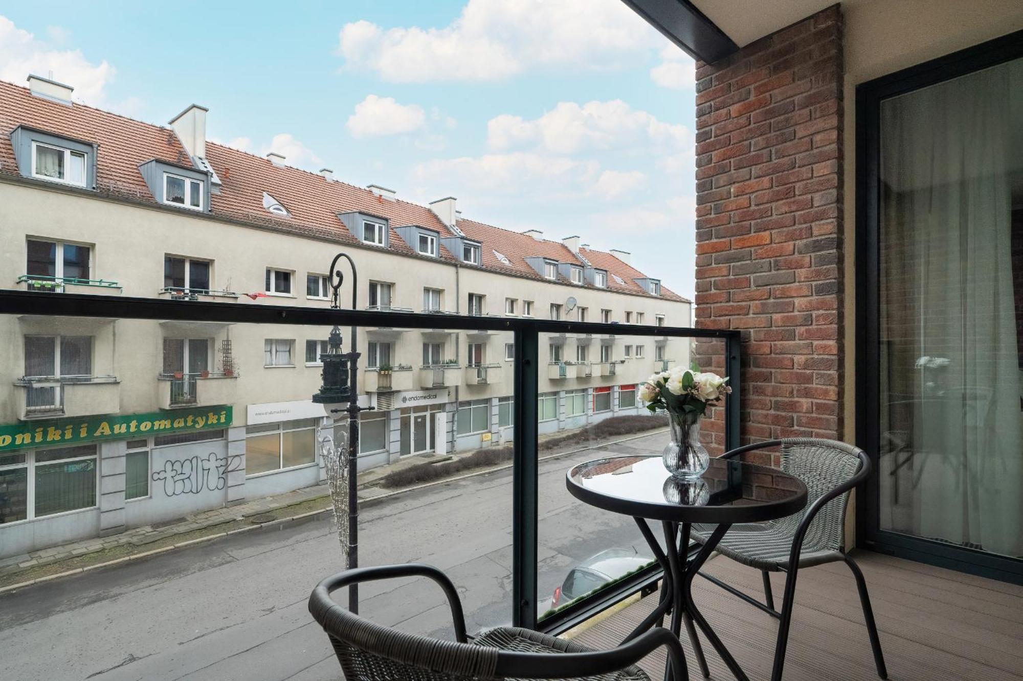 Apartment With Balcony And Free Parking In Poznan By Noclegi Renters Εξωτερικό φωτογραφία