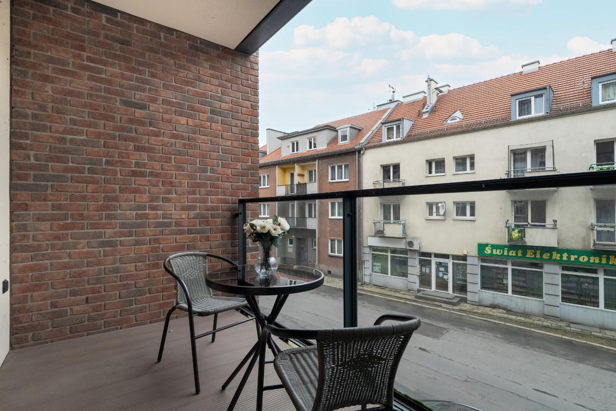 Apartment With Balcony And Free Parking In Poznan By Noclegi Renters Εξωτερικό φωτογραφία